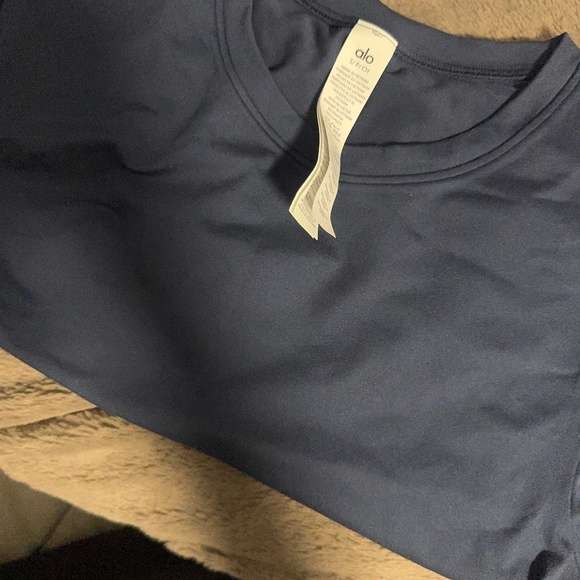 Alo yoga crop tee - Picture 1 of 3
